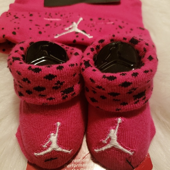 NWT Jordon Infant hat and booties - Picture 2 of 4